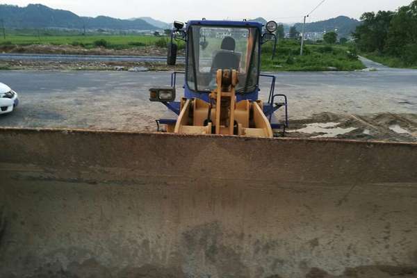 江西出售转让二手8000小时2009年龙工LG833装载机