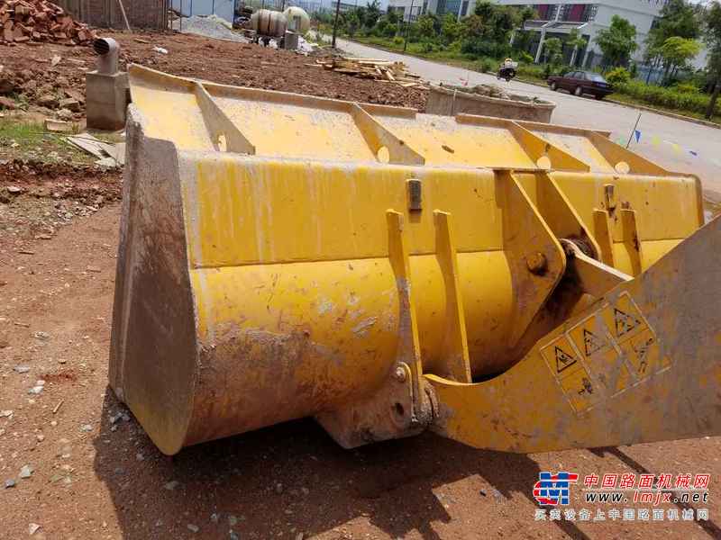 云南出售转让二手3204小时2015年柳工CLG833装载机