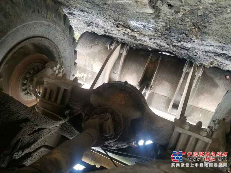 贵州出售转让二手8000小时2009年龙工LG833装载机