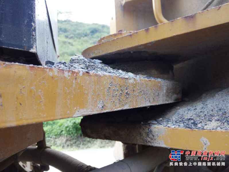 山西出售转让二手3000小时2011年山工SEM652B装载机