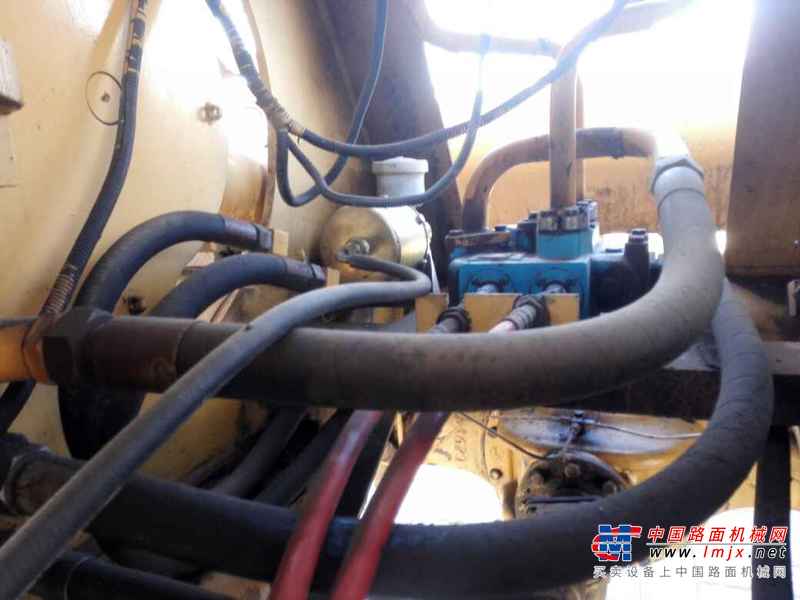 内蒙古出售转让二手1500小时2011年龙工LG833B装载机