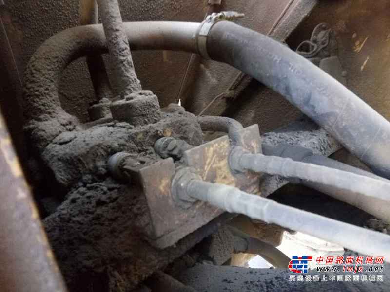 云南出售转让二手5881小时2009年龙工850装载机