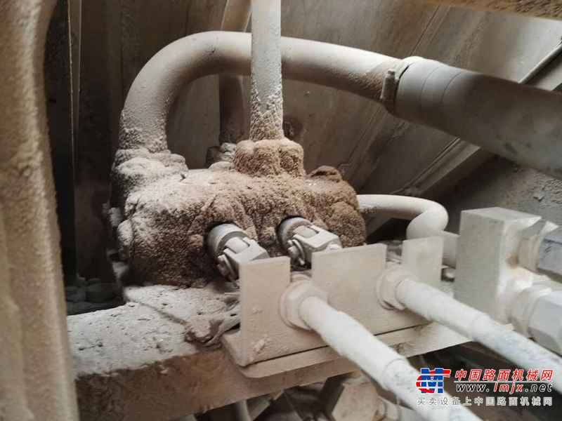 陕西出售转让二手3000小时2011年龙工LG850装载机