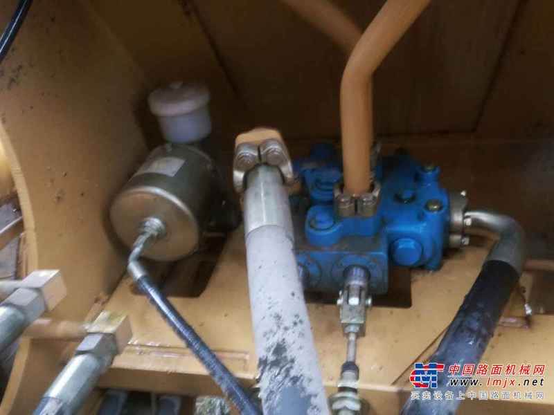 江西出售转让二手1500小时2014年龙工LG833G装载机