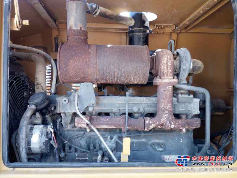 云南出售转让二手3500小时2014年龙工LG833B装载机