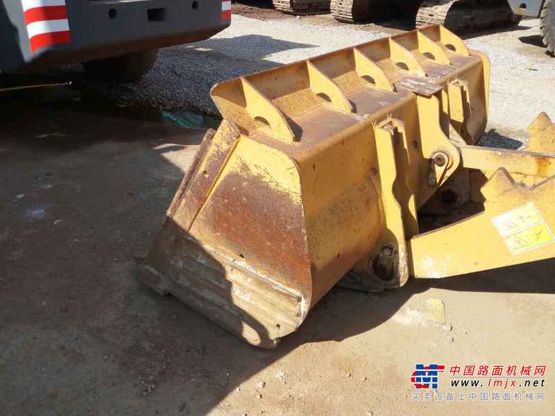 云南出售转让二手3500小时2014年龙工LG833B装载机