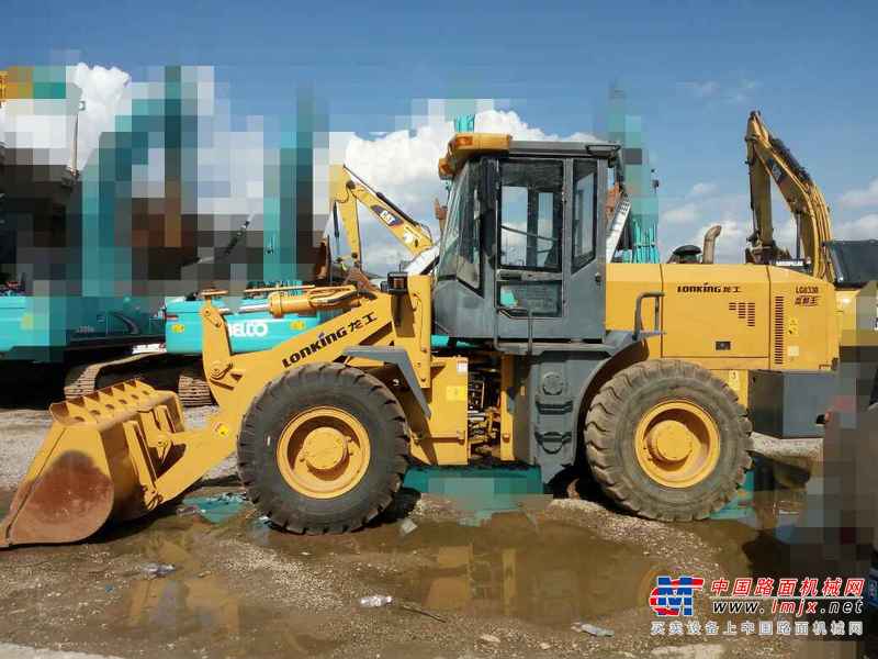 云南出售转让二手3000小时2014年龙工LG833B装载机