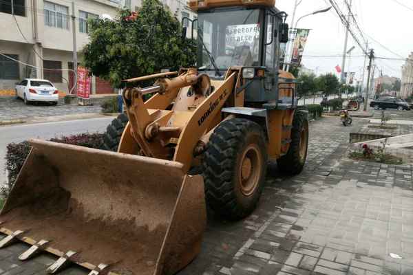 陕西出售转让二手2000小时2012年龙工LG833B装载机
