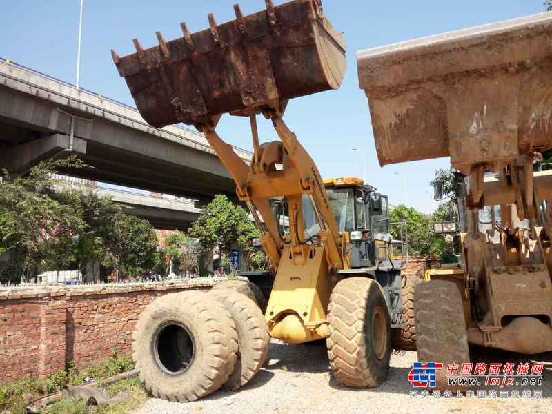 云南出售转让二手900小时2015年龙工LG855D装载机
