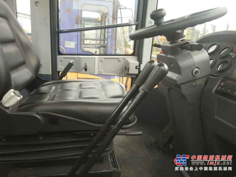 云南出售转让二手800小时2013年龙工LG855D装载机