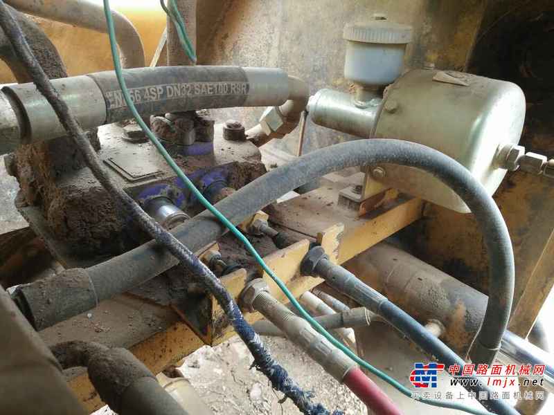 云南出售转让二手7600小时2008年龙工LG853装载机