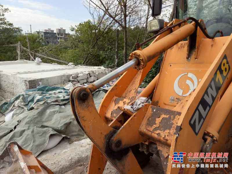 江西出售转让二手3000小时2011年鲁工LG818装载机