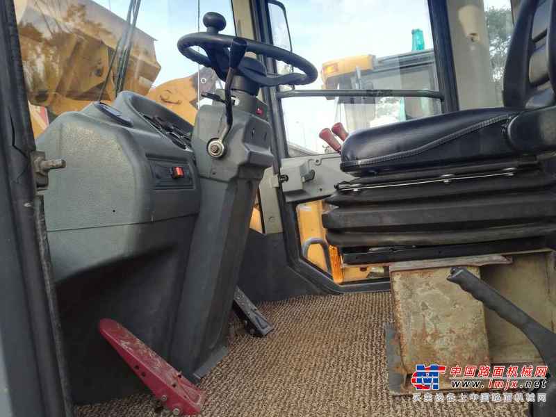 云南出售转让二手1500小时2014年龙工LG855D装载机