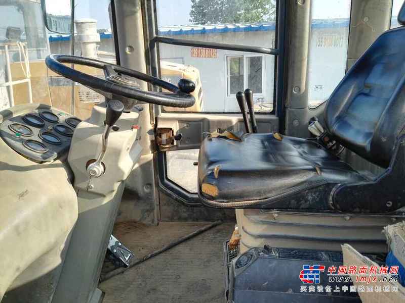 陕西出售转让二手4000小时2011年龙工LG833B装载机