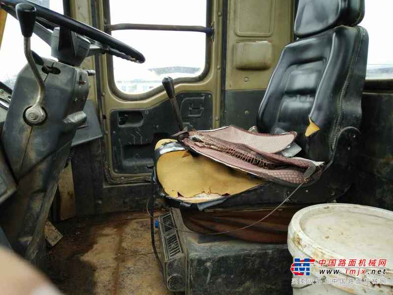 云南出售转让二手8900小时2008年龙工LG833装载机