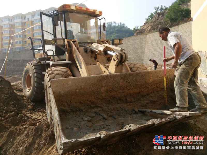 陕西出售转让二手6000小时2011年龙工LG855B装载机