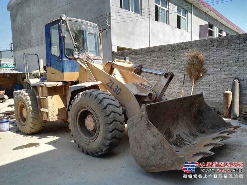 陕西出售转让二手8000小时2003年龙工ZL30F装载机
