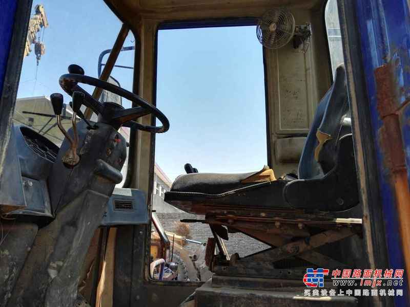 陕西出售转让二手8000小时2004年龙工LG833装载机
