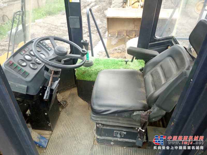 云南出售转让二手3000小时2014年山工SEM650B装载机