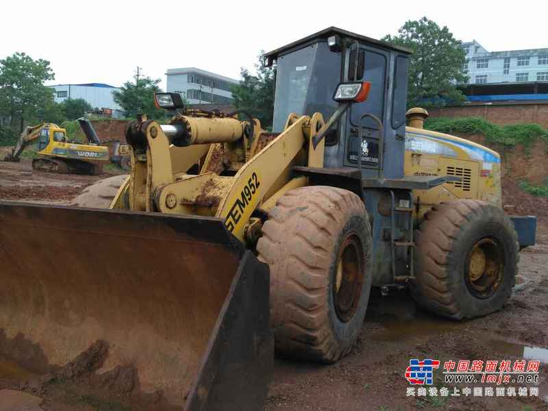 江西出售转让二手8600小时2006年山工SEM952装载机