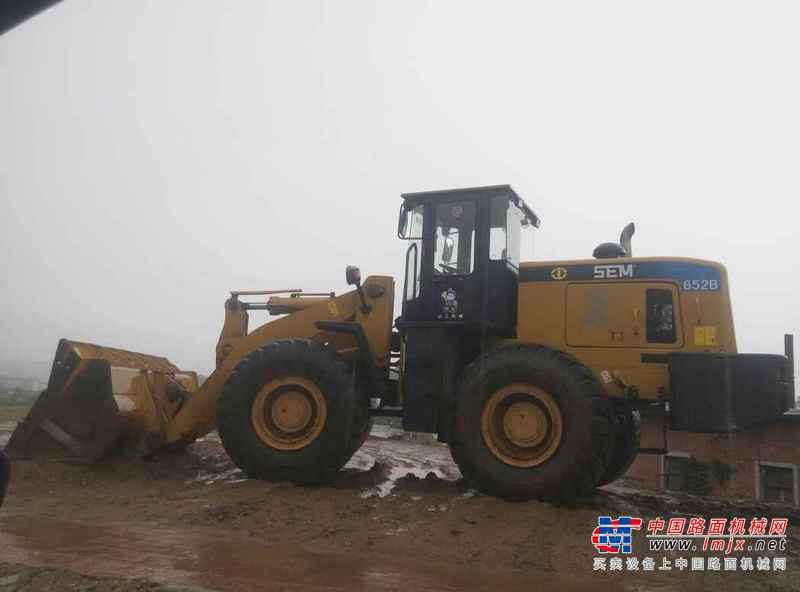 陕西出售转让二手6000小时2011年山工652B装载机