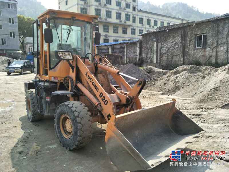 湖北出售转让二手1500小时2013年鲁工LG920装载机