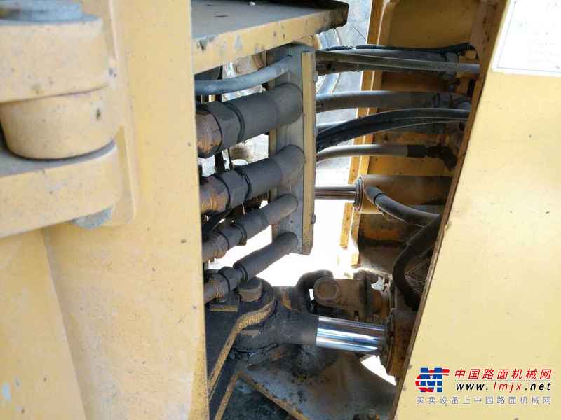 湖北出售转让二手7000小时2010年龙工LG833B装载机
