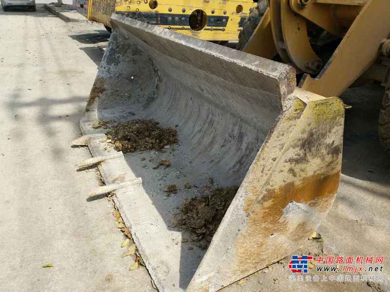 湖北出售转让二手7000小时2010年龙工LG833B装载机