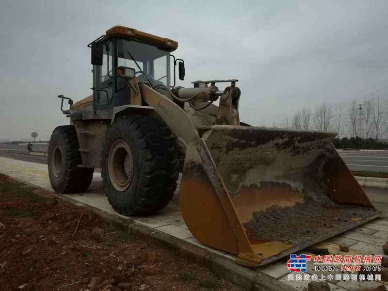 湖北出售转让二手2300小时2014年龙工LG853D装载机