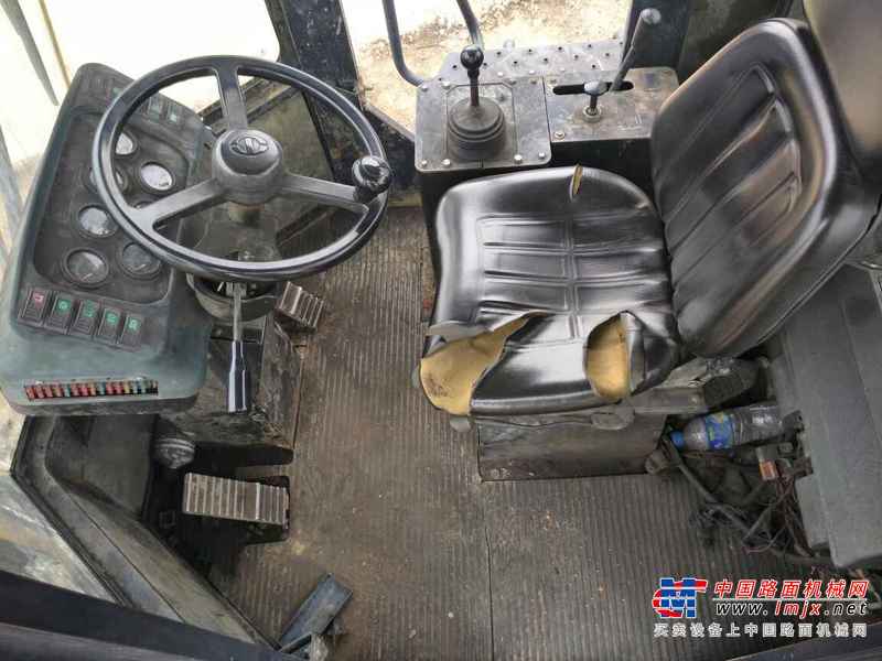 贵州出售转让二手2000小时2010年山工SEM650B装载机