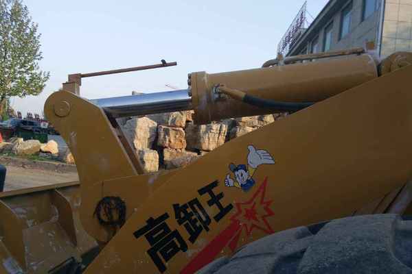 山东出售转让二手2352小时2014年山工SEM650B装载机
