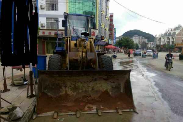 云南出售转让二手5632小时2009年龙工LG833装载机