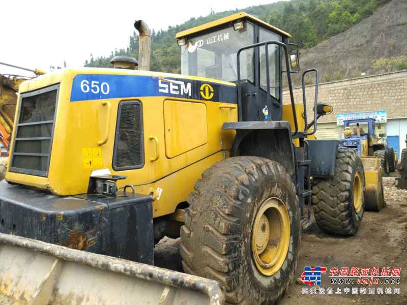 云南出售转让二手2700小时2012年山工SEM650装载机