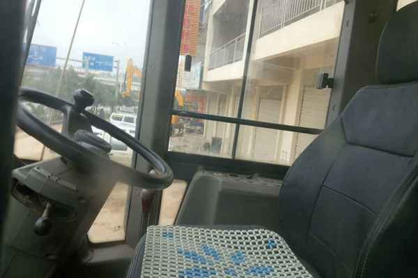 云南出售转让二手4000小时2009年柳工CLG852装载机