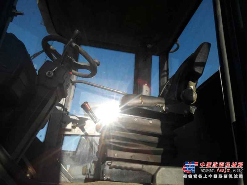 云南出售转让二手2000小时2014年龙工LG855D装载机