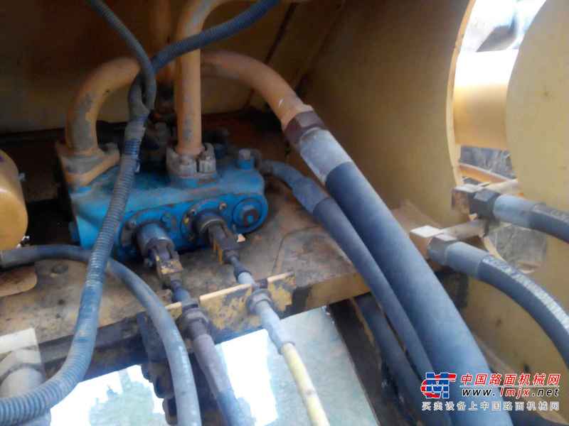 云南出售转让二手2800小时2014年龙工LG833B装载机