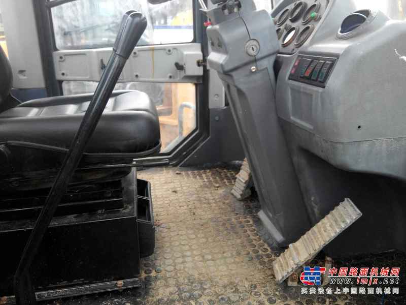 云南出售转让二手3500小时2014年龙工LG855D装载机