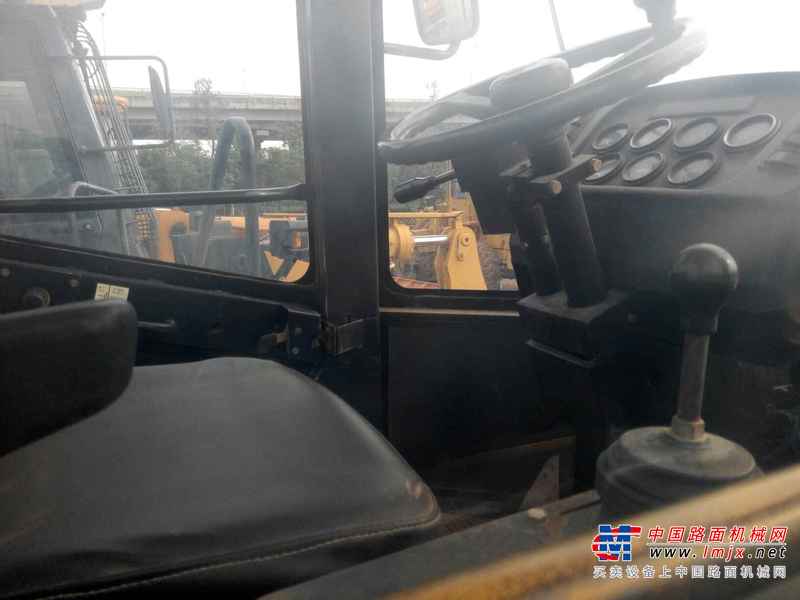 云南出售转让二手2800小时2014年山工SEM650B装载机