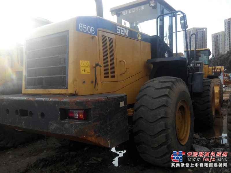 云南出售转让二手2500小时2014年山工SEM650B装载机