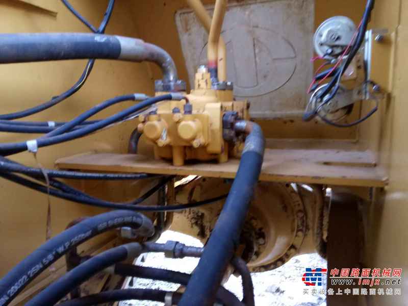 云南出售转让二手2214小时2014年山工SEM650B装载机
