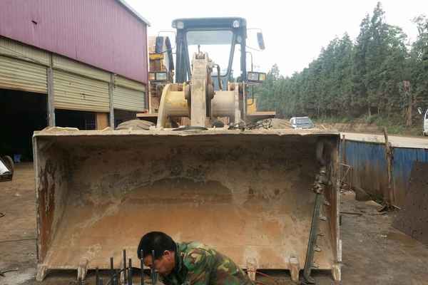 云南出售转让二手4000小时2010年柳工CLG855装载机