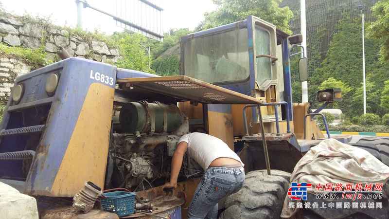 贵州出售转让二手8463小时2008年龙工LG833装载机