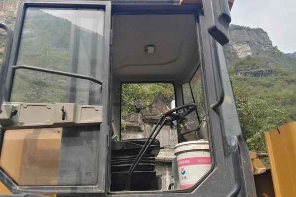 贵州出售转让二手2600小时2012年龙工LG853装载机