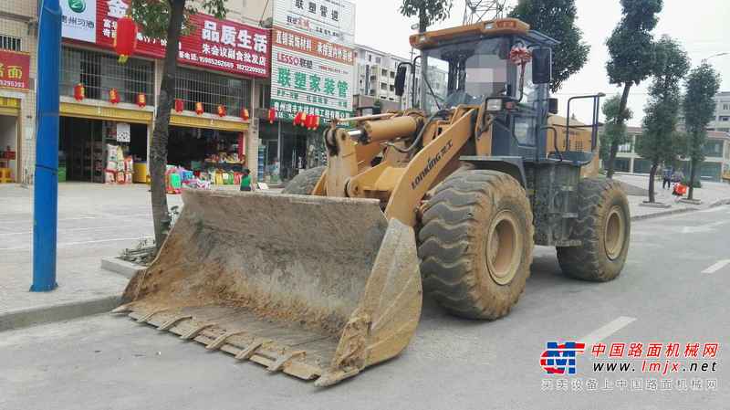 贵州出售转让二手2000小时2014年龙工LG855B装载机