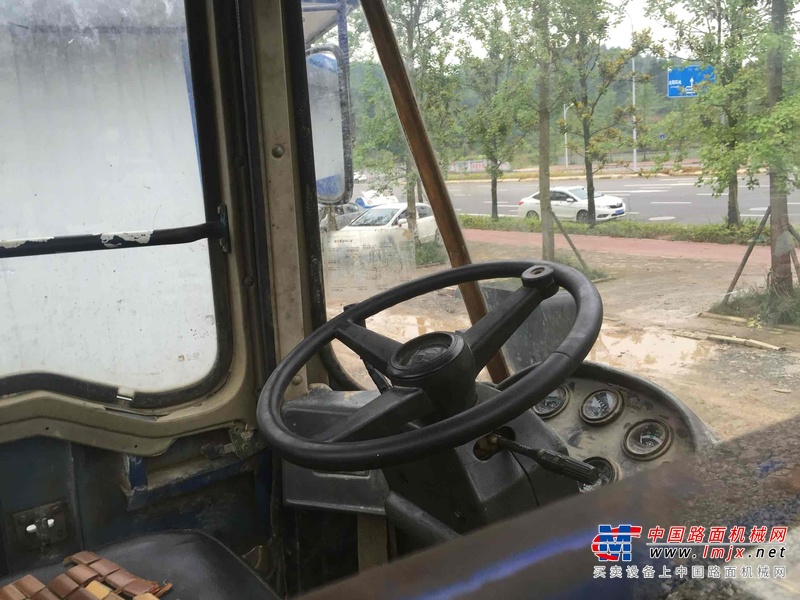 贵州出售转让二手8600小时2009年龙工LG833装载机