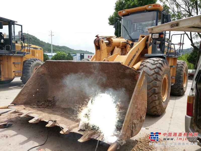 陕西出售转让二手7000小时2010年龙工LG855B装载机