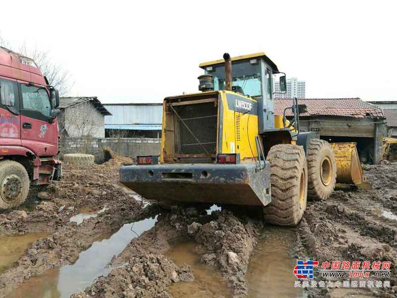 江西出售转让二手6800小时2010年徐工LW520F装载机