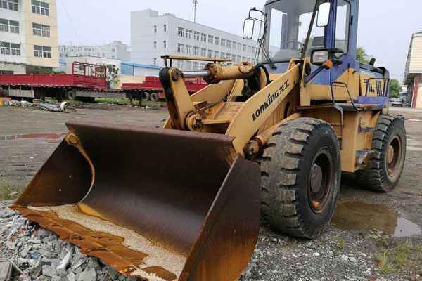 安徽出售转让二手8000小时2011年龙工LG833装载机