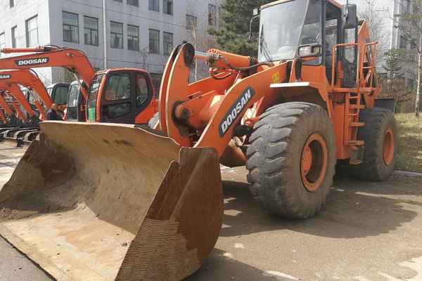 吉林出售转让二手2000小时2011年斗山DL503装载机
