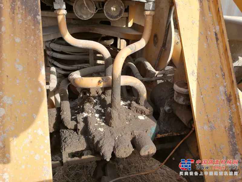 陕西出售转让二手3000小时2010年龙工LG833B装载机